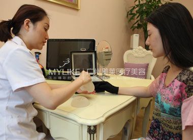 我要我的“事业线”！深圳白领的丰胸经历3.jpg