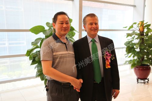罗延平主任与哈佛大学颅颌面主任出席第九届中国医师大会整形与美容分会 副本.jpg